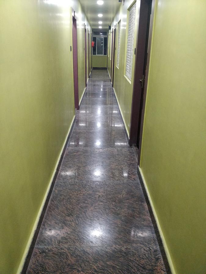 Oyo 16871 Anant Home Stay Shillong Extérieur photo