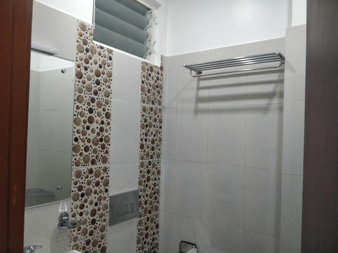 Oyo 16871 Anant Home Stay Shillong Extérieur photo