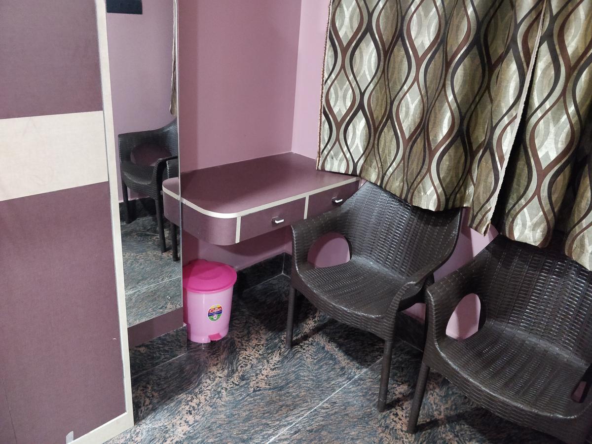 Oyo 16871 Anant Home Stay Shillong Extérieur photo